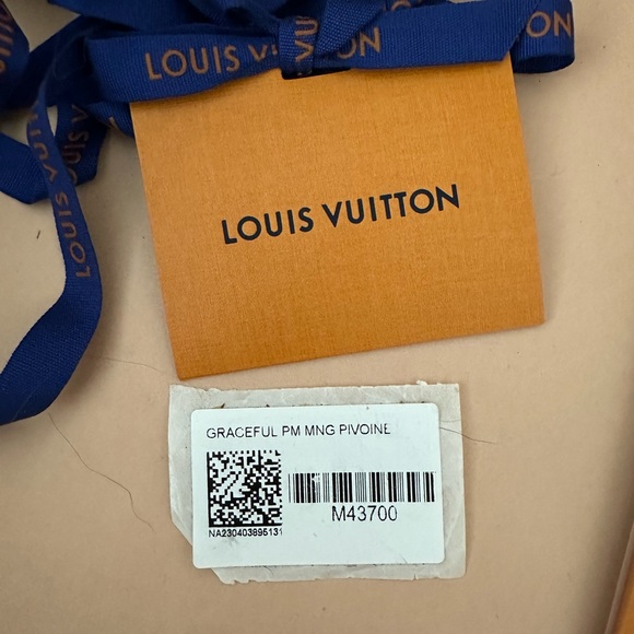 Louis Vuitton Graceful PM Monogram Shoulder Bag with Pink Interior - Picture 11 of 14